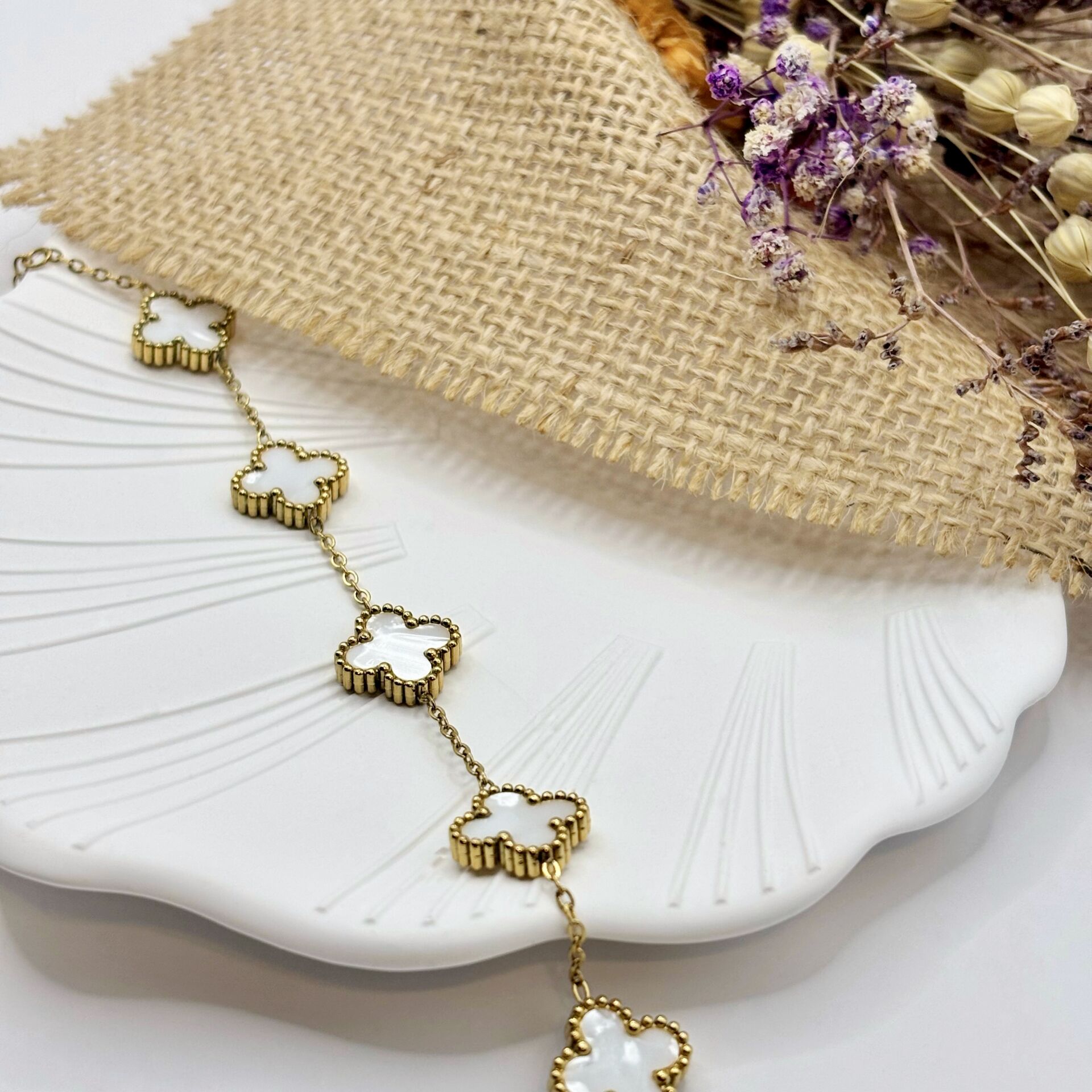 İnce Zincirli Sedefli Gold Yonca Bilezik