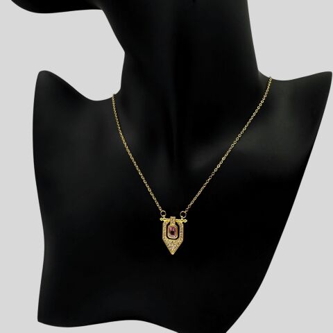 Gold Pembe ve Zirkon Taşlı Üçgen Kolye