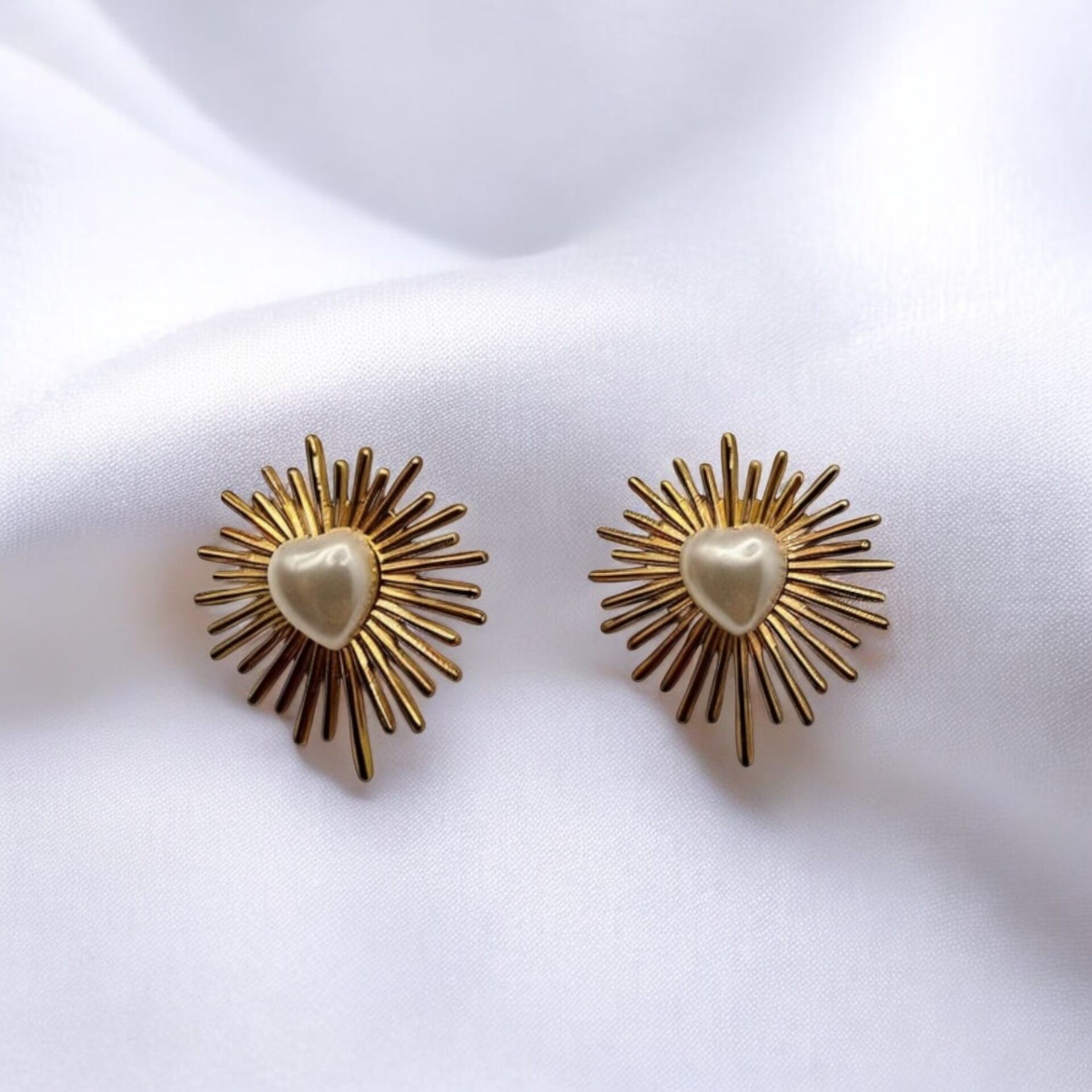 Çelik Kalp İnci Etrafı Saçak Gold Küpe