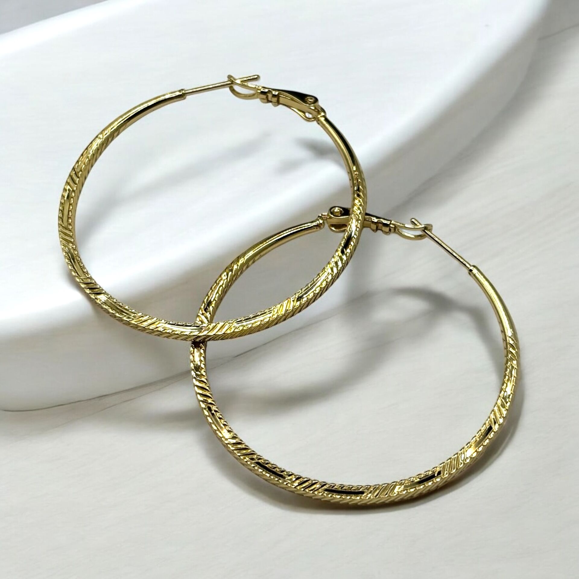 GOLDERA 14K Altın Renk Kuyum İşçilikli Halka Küpe