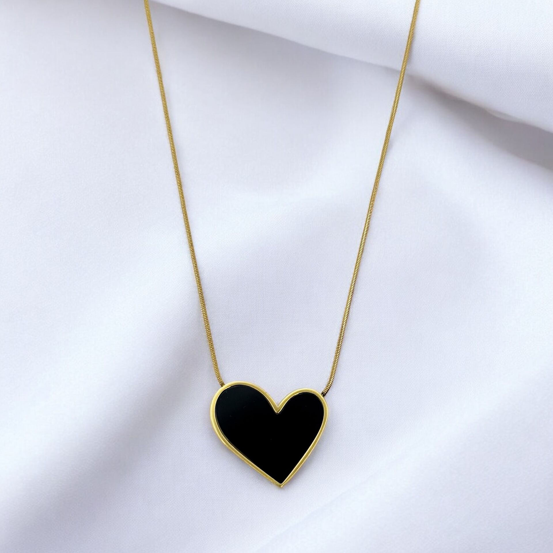 Siyah Kalp Gold Kolye