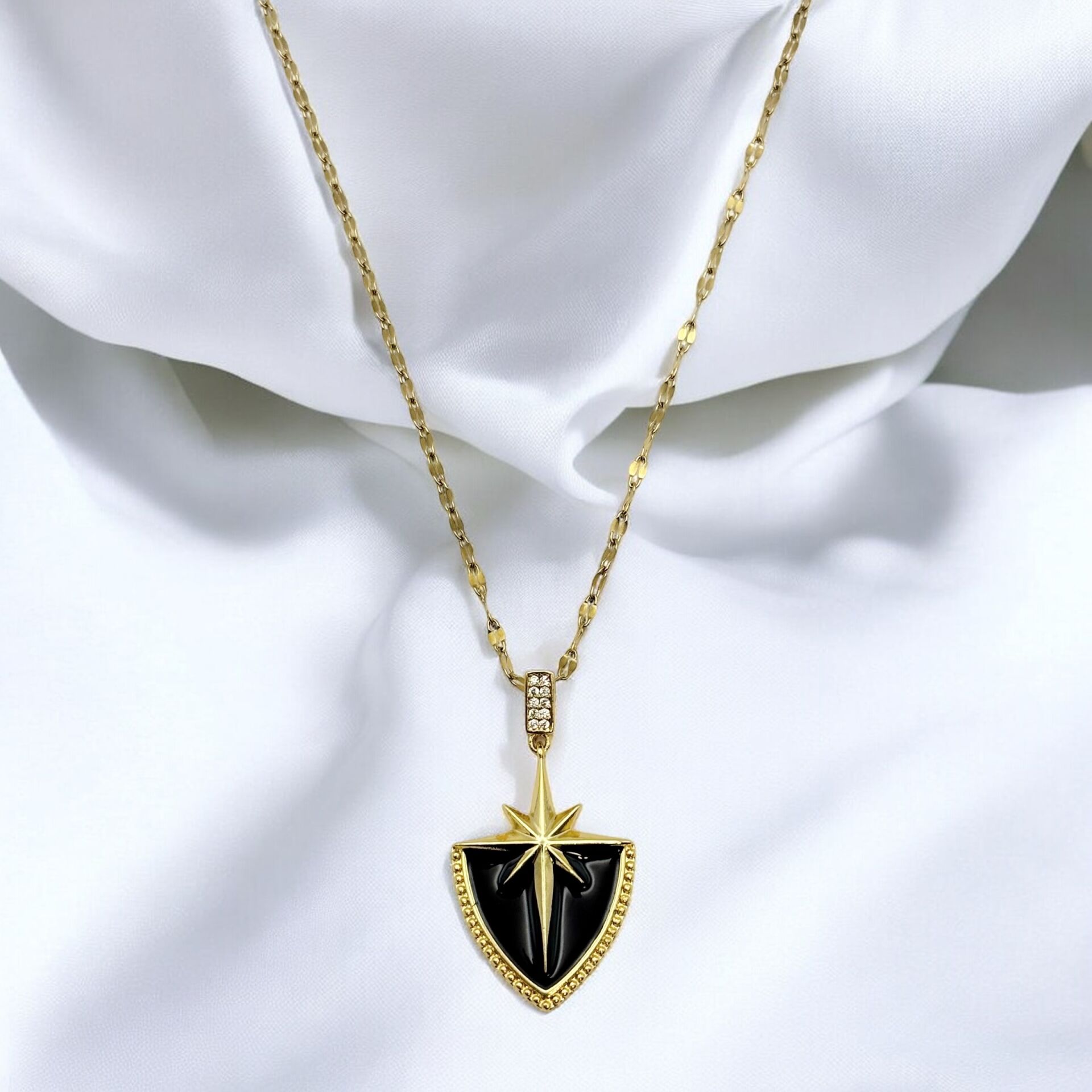 Gold Kuzey Yıldızı Taşlı Kolye