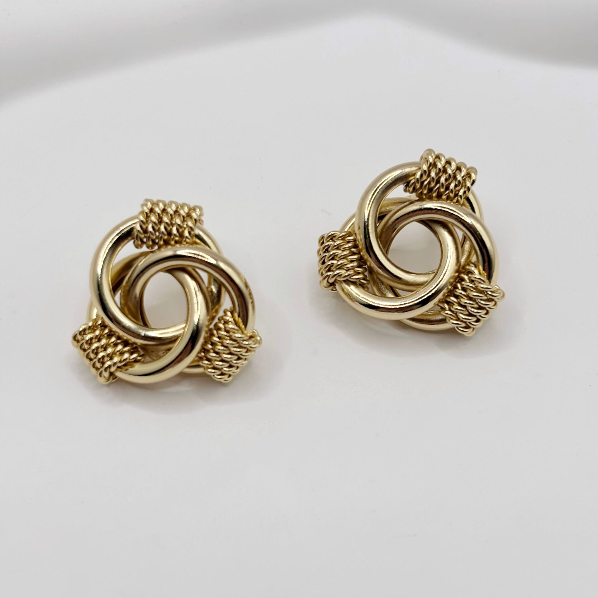GOLDERA 14K Altın Renk Üçgen Stil Küpe