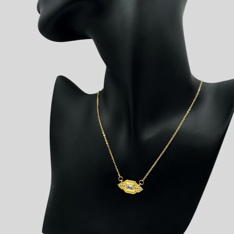 Serenay Model Beyaz Taşlı Gold Kolye